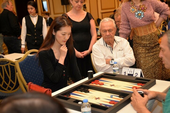 アジア人女性初のバックギャモン世界王者・矢澤亜希子、男性からのバッシングにも耐え2度頂点「ソフトがあったから強くなれた」