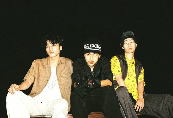 Kohjiya、SHIÓLA、AURALの3人からなる長崎出身のラップクルーMADz'sによる最新EP『ASK ME A.S.K.』が7月8日(金)配信リリース。さらに翌週7月15日(金)にはCDにてリリース決定。