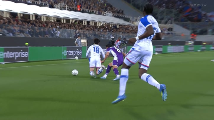 倒れ込む鎌田大地