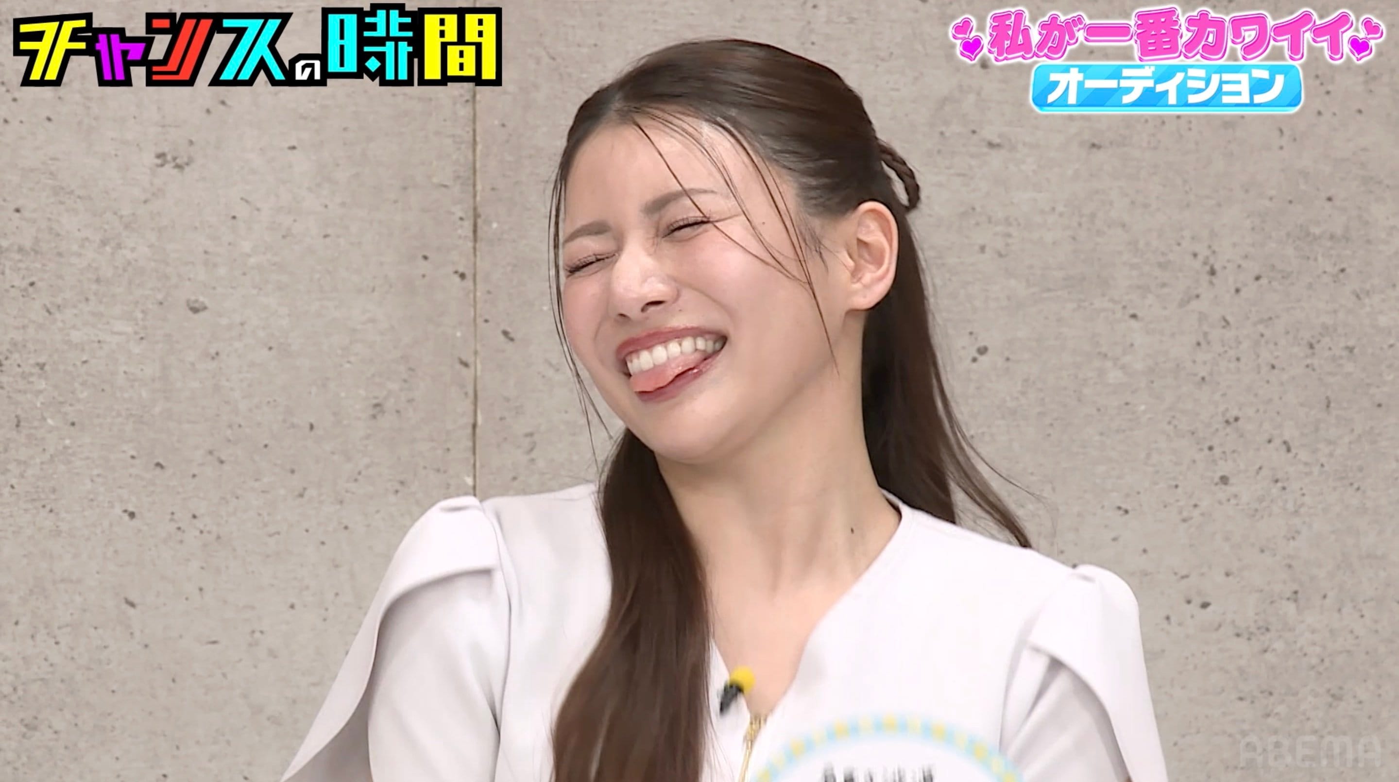 舌出し美人 