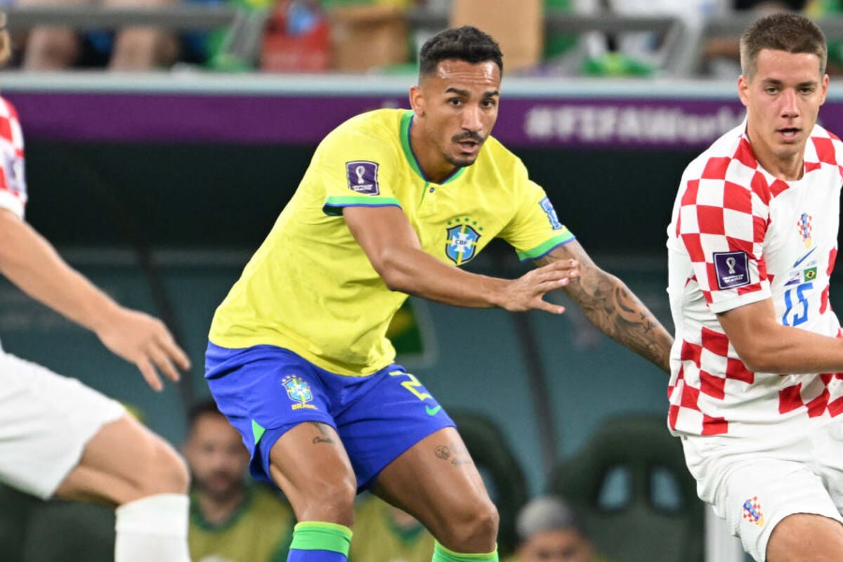 W杯】顔面直撃の悲劇 ブラジル代表DF、相手選手への“ジャンピング