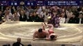 炎鵬、軍配差し違えで4度目の勝ち越しお預け　右の太もも裏を押さえる仕草に錣山親方「おそらく肉離れ」　