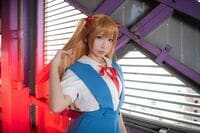 「シン・エヴァ」でブーム再燃！コスプレイヤー・しらほしなつみ、アスカの仕草を再現した制服ショットに称賛の声