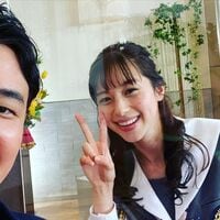 千鳥ノブ、中条あやみとのパネル越し2ショット公開し「ずるいわぁ～」「羨ましいですー」の声