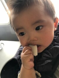 大渕愛子『機内での子供たちの様子』