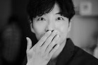 「最高のバディ！！」綾野剛、自ら撮影した星野源のオフショットを公開しファン歓喜