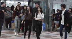 BLACKPINKがリサの母国・タイへ！ファンが詰めかけ空港が大パニックに