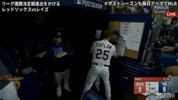 逆転満塁弾にアドレナリン出まくり 興奮止まらず監督“強襲”にファン「暴れとる」「襲いかかるｗ」