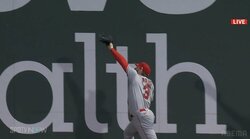 大谷翔平同僚が見せた壁際のファインプレーにファン歓喜「うぉーーード！」「ゴールドグラブ取りに行ってんな」