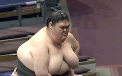 意外すぎる“ほっそり美脚” 184センチ巨漢力士にファン注目「すごいスタイル」