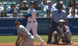 大谷翔平、衝撃弾に右翼手が“笑撃”リアクション！ 断固たる「確信歩かない」が何度見ても面白い