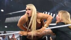 “超筋肉”女子レスラーがブチギレ！ 屈強な男たちを次々と投げ飛ばす衝撃映像…強すぎて浮上した“疑惑”にブラックジョークで解答