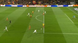 なんだこれは？伊東純也、GKを惑わせる“幻惑キック”がSNSで話題「狙った？」「すげーいいシュートみたいになった」