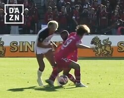 「うますぎぃ！」鈴木優磨の神業“３連股抜き”が大反響！「さらっと３人抜いたぞ笑」「無双だ」「遊んでる」鮮やかな40mスーパードリブル