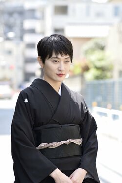 コムアイ、『dele』出演で“死体”の演技に苦戦　菅田将暉に「一回マジで怒られた」