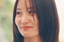 元AKB48、音が漏れる濃厚キス…格闘世界チャンピオンとのイチャイチャに「うわぁ長い…」「絵になる」の声