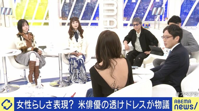 「私は露出したい」（Yuna、手前）