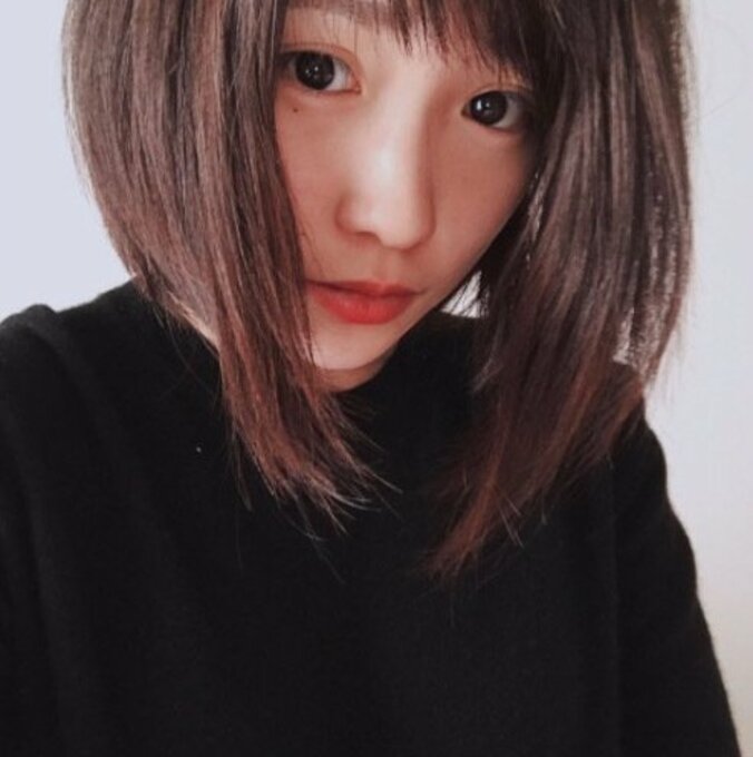 川栄李奈、赤リップで色気ショット公開　「いつの間に大人に…」と反響 1枚目