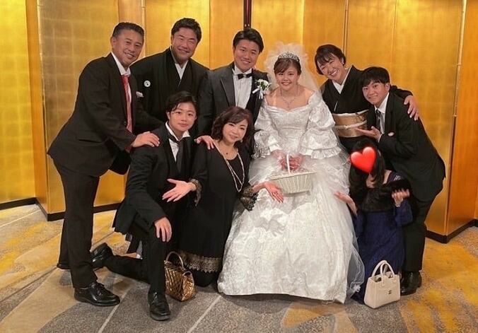  ハイヒール・モモコ、家族全員で北斗晶の長男夫婦の披露宴へ「4回泣きました」  1枚目