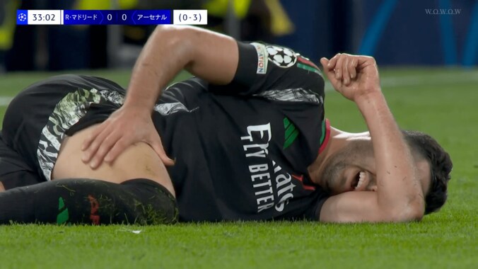 「きたねぇぞリュディガー！」悪質な“膝蹴りアフターファウル”にSNS大荒れ「極悪やろ」「UFCかよ」「どんだけ削りたいねん」 2枚目