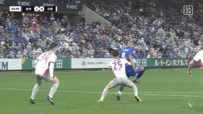 【映像】衝撃のノールック反転シュート