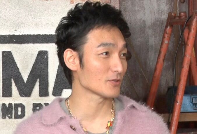 【写真・画像】「上下で3000万円」草なぎ剛、高額すぎる“古着”私服に驚きの声「パーカーで染み付いてて200万円」　1枚目