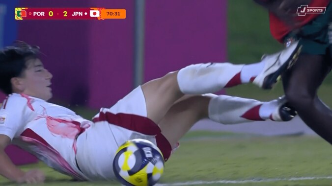 「報復行為に見える…」U-17日本代表MF、“足裏キック”で一発レッドカード「若さ出たな」「反省と成長を」複数試合の出場停止も 4枚目