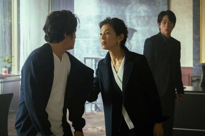 【写真・画像】性加害俳優を殴りつけ「お前のせいで！！」“事務所社長”鈴木保奈美のブチギレ演技がすごい『スキャンダルイブ』最終話　2枚目