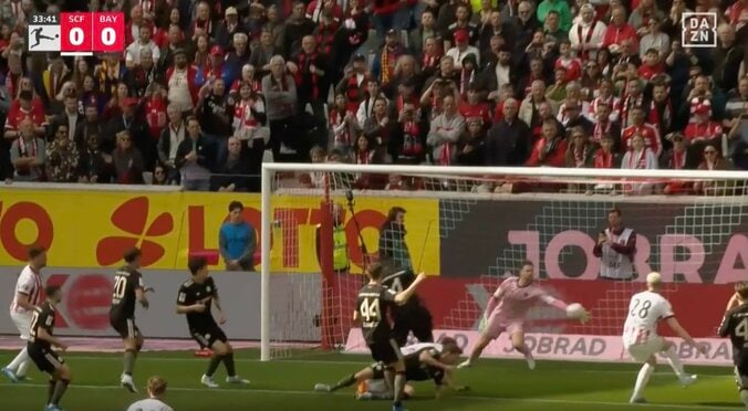 【写真・画像】「股がヤバい！」シュート打つ瞬間に“相手に異変”「エグすぎる」「なんだあれ」スペイン代表、異次元テク→超絶“ワンステップシュート”炸裂　1枚目