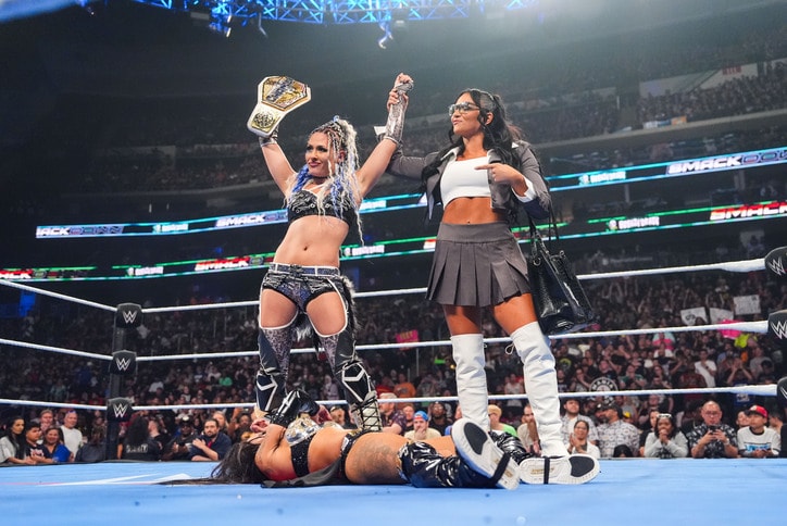 【画像】美人秘書、“脱いだらスゴい”彫刻のような肉体美