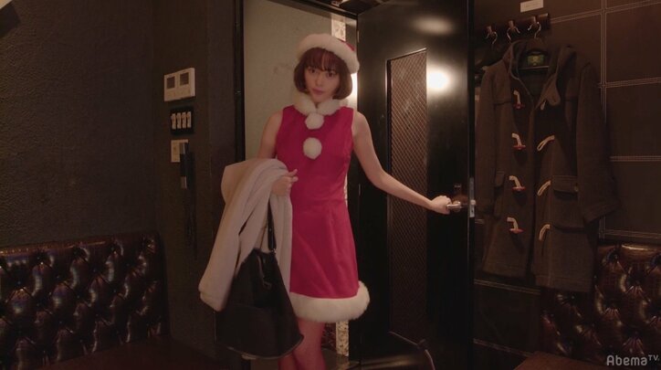 玉城ティナがセクシーなミニスカサンタ姿を披露！「天使だ」「惚れてまうやろ」視聴者をKO