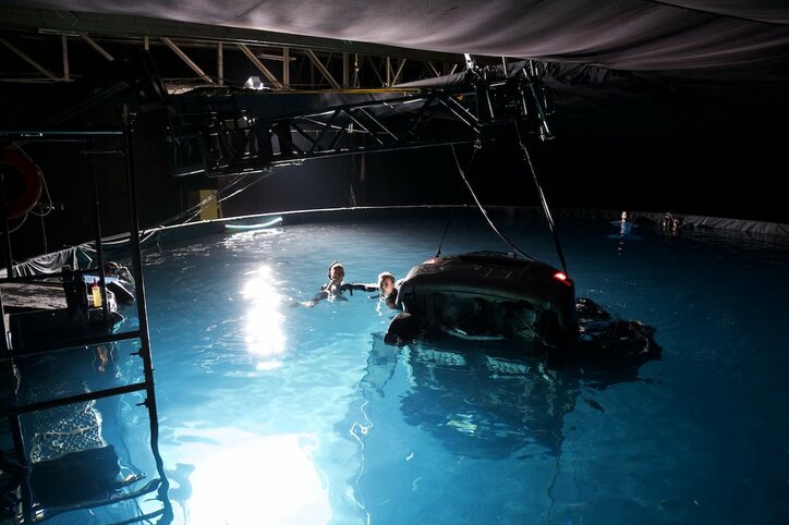 マッケンジー・デイヴィスが特殊メイクで人魚に！ 『タリーと私の秘密の時間』メイキング写真