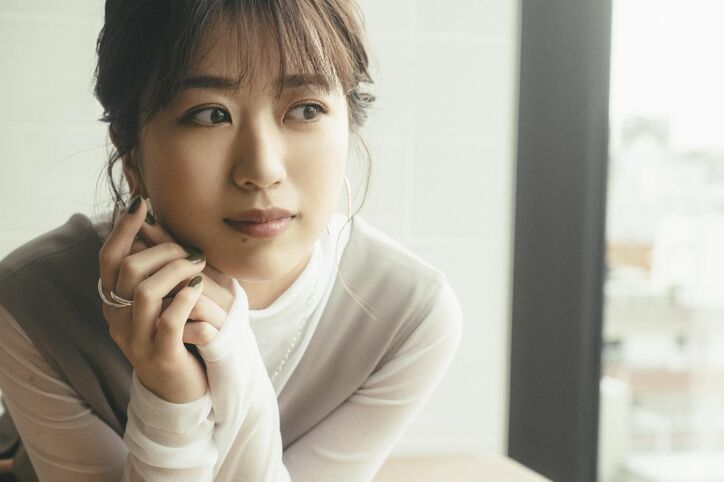AKB48篠崎彩奈、ドラマ初出演でラブシーンに挑戦、女優への気持ちに火が付く「やりたいことはお芝居だと明確に」憧れは川栄李奈