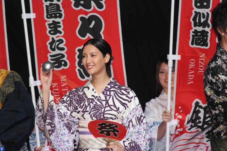 菅田将暉、橋本環奈の演技を絶賛「鼻をほじったり、ゲロを吐いたり」