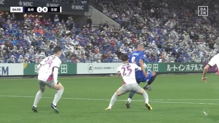 【映像】衝撃のノールック反転シュート