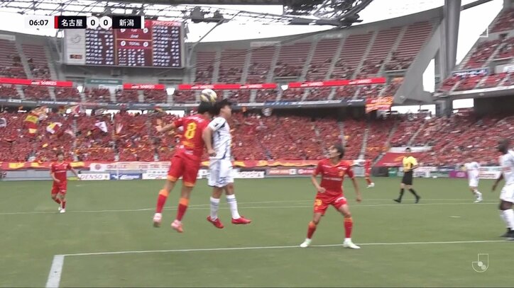 【映像】強烈ヘッドバット衝突の瞬間