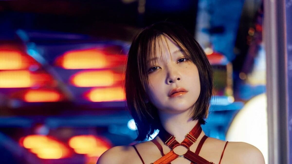 2.5次元モデル・あまつまりな、最新写真集のアザーカット公開 『FLASH