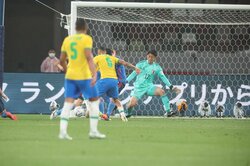 待ってろ、ノイアー！「キーパーの差で負けた」は絶対にイヤ 権田修一、ワールドカップへの自信と決意