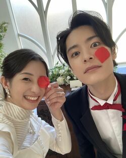 塩野瑛久＆足立梨花、結婚式場の2ショット写真に「カッコよすぎるしかわいい」「お似合いすぎて」の声