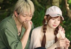 モテモテの元アイドル美女、告白された超人気YouTuberと肩を寄せ…ドキドキの密着