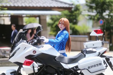 写真・画像】『名探偵コナン』萩原千速のコスプレを本物の白バイと披露