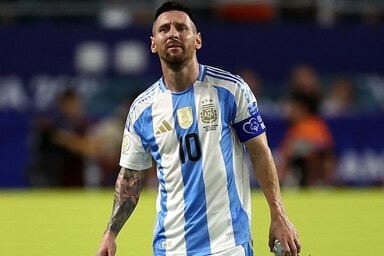 ブラジル代表W杯最年長出場、39歳ダニエウ・アウベスが躍動
