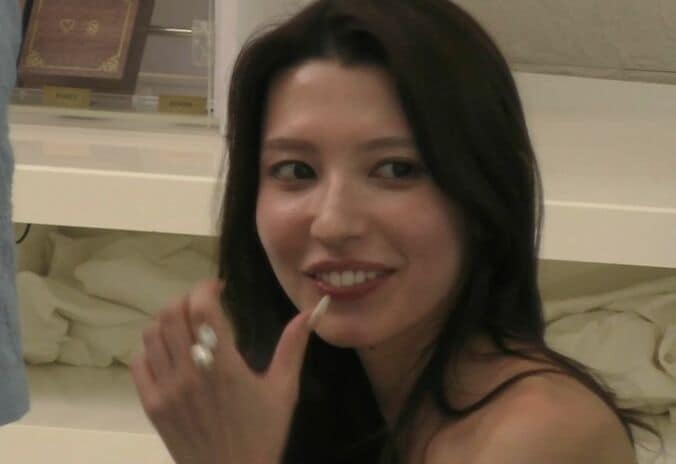 【写真・画像】「浮気現場見られた感じ」「修羅場だ」見つかってしまい…むちゃくちゃ気まずい空気に　1枚目