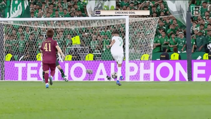 「なんだ今の…」「変態すぎる」元プレミアMVP、神戸戦の“神業トラップ”にファン驚愕！「マフレズうますぎて笑う」【ACLE】 4枚目