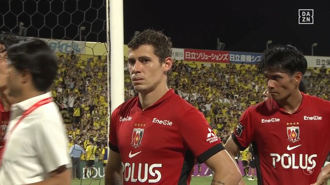 「こんなの見たくないよ」浦和サポーター、逆転負けに激昂し選手と一触即発「この負け方はきつい」 3枚目