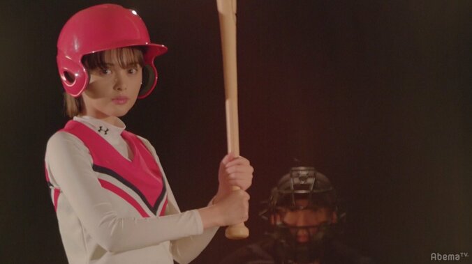 玉城ティナがセクシーなミニスカサンタ姿を披露！「天使だ」「惚れてまうやろ」視聴者をKO 3枚目