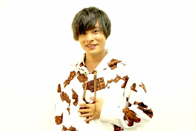 「ヒロアカ」爆豪役の声優・岡本信彦、プライベートでも親しい小野友樹は「変な人（笑）」 2枚目