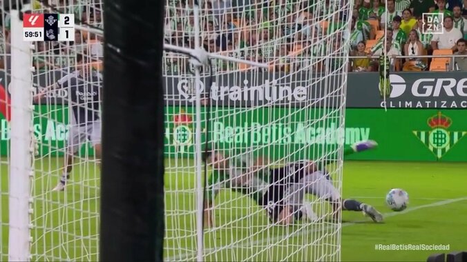 「度胸あるな」久保建英、あわやPKのギリギリスライディング炸裂「よく止めた」チームを救う超絶守備に称賛の声 4枚目