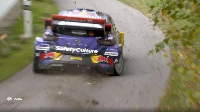 頭のネジがぶっ飛んでる！世界最速ラリー車、大ジャンプの着地で「横に向くぐらい反ってます」 足回り大破→“それでも走る”衝撃光景 4枚目