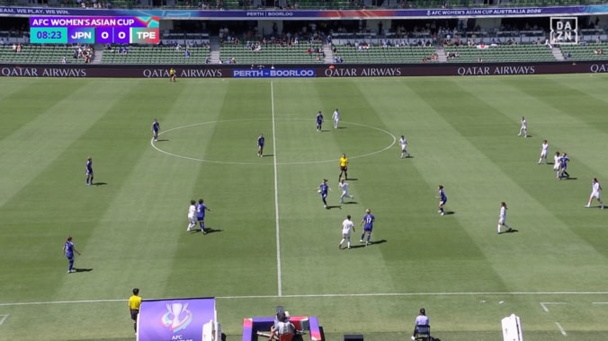 「軽業師みたい」長谷川唯、“超絶ターン＆ダブルタッチ”で日本出身帰化選手を翻弄！「うっま」「さすがのテクニック」相手2人を無力化【女子アジアカップ】 5枚目